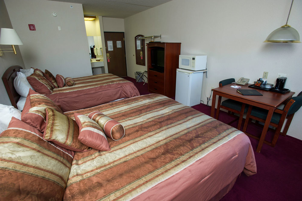 Hotel Super 8 By Wyndham Wichita North Exterior foto
