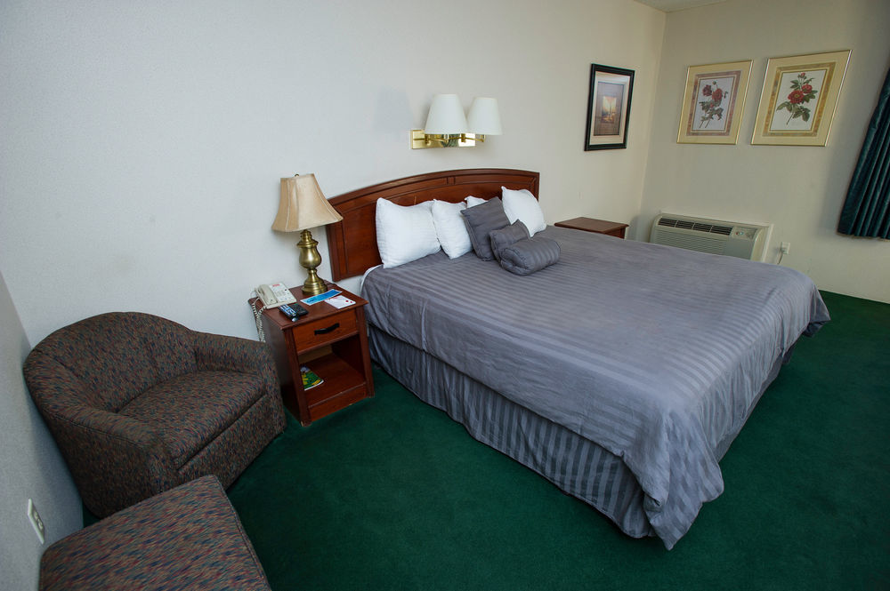 Hotel Super 8 By Wyndham Wichita North Exterior foto