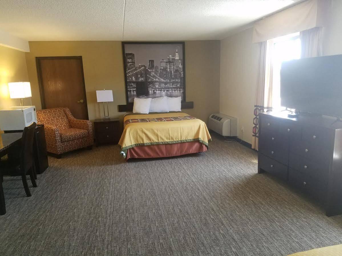Hotel Super 8 By Wyndham Wichita North Exterior foto
